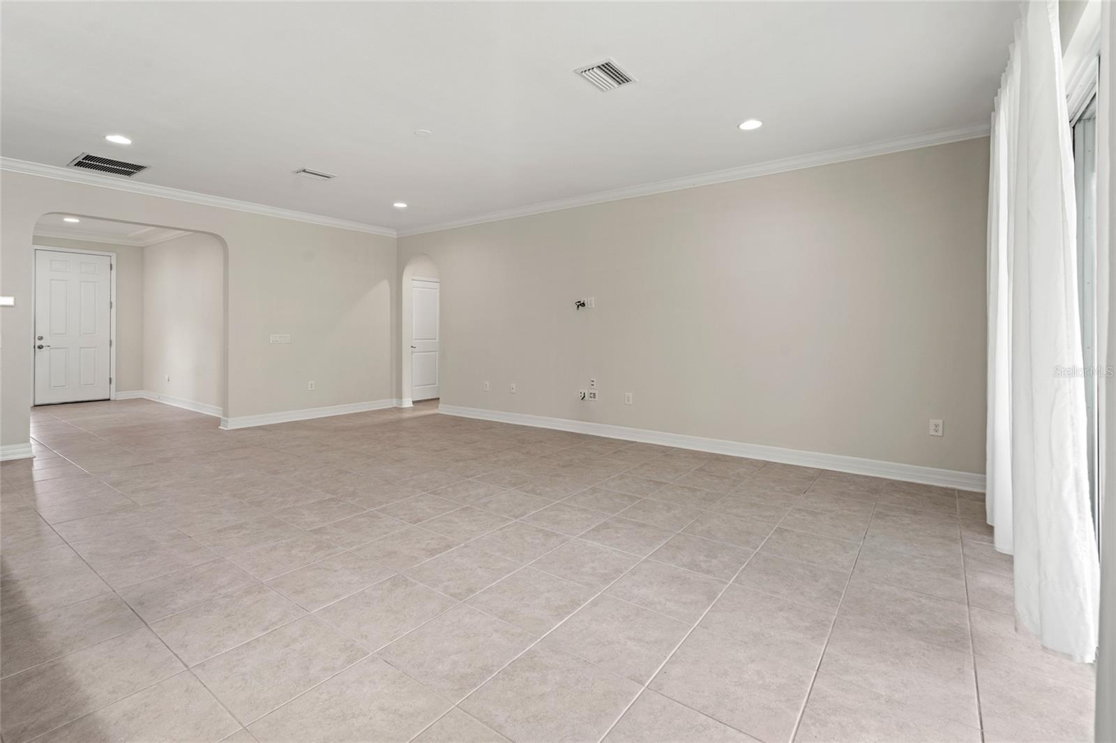 Listing photo id 18 for 4522 Scarlet Loop