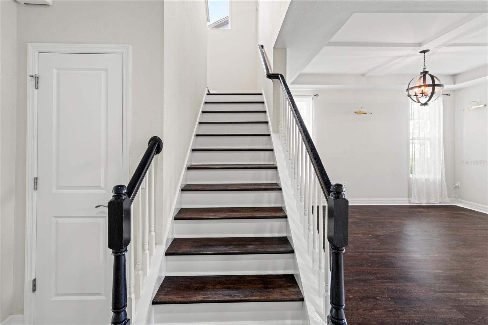 Listing photo id 27 for 4522 Scarlet Loop