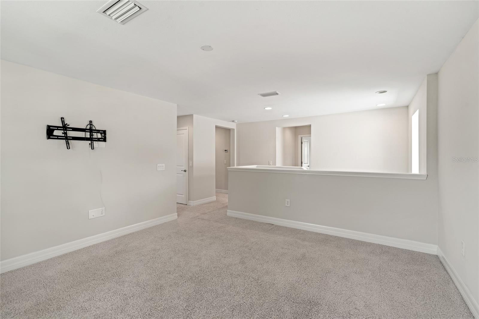 Listing photo id 29 for 4522 Scarlet Loop