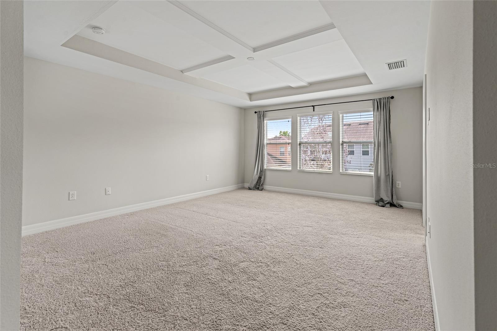 Listing photo id 32 for 4522 Scarlet Loop