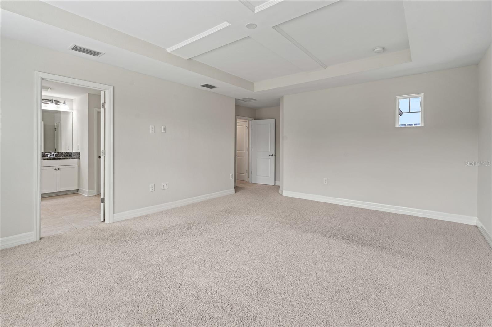 Listing photo id 33 for 4522 Scarlet Loop