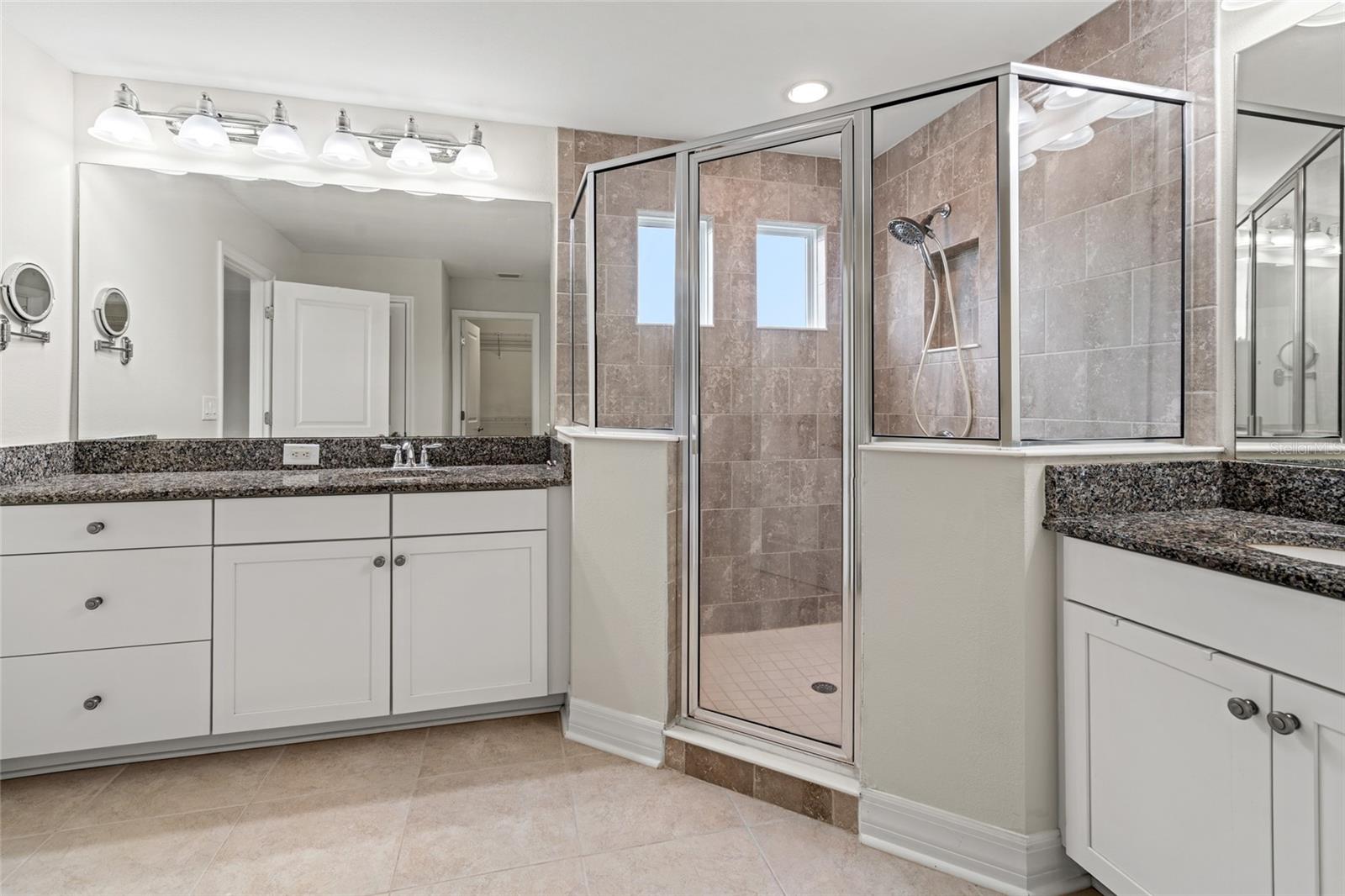 Listing photo id 35 for 4522 Scarlet Loop