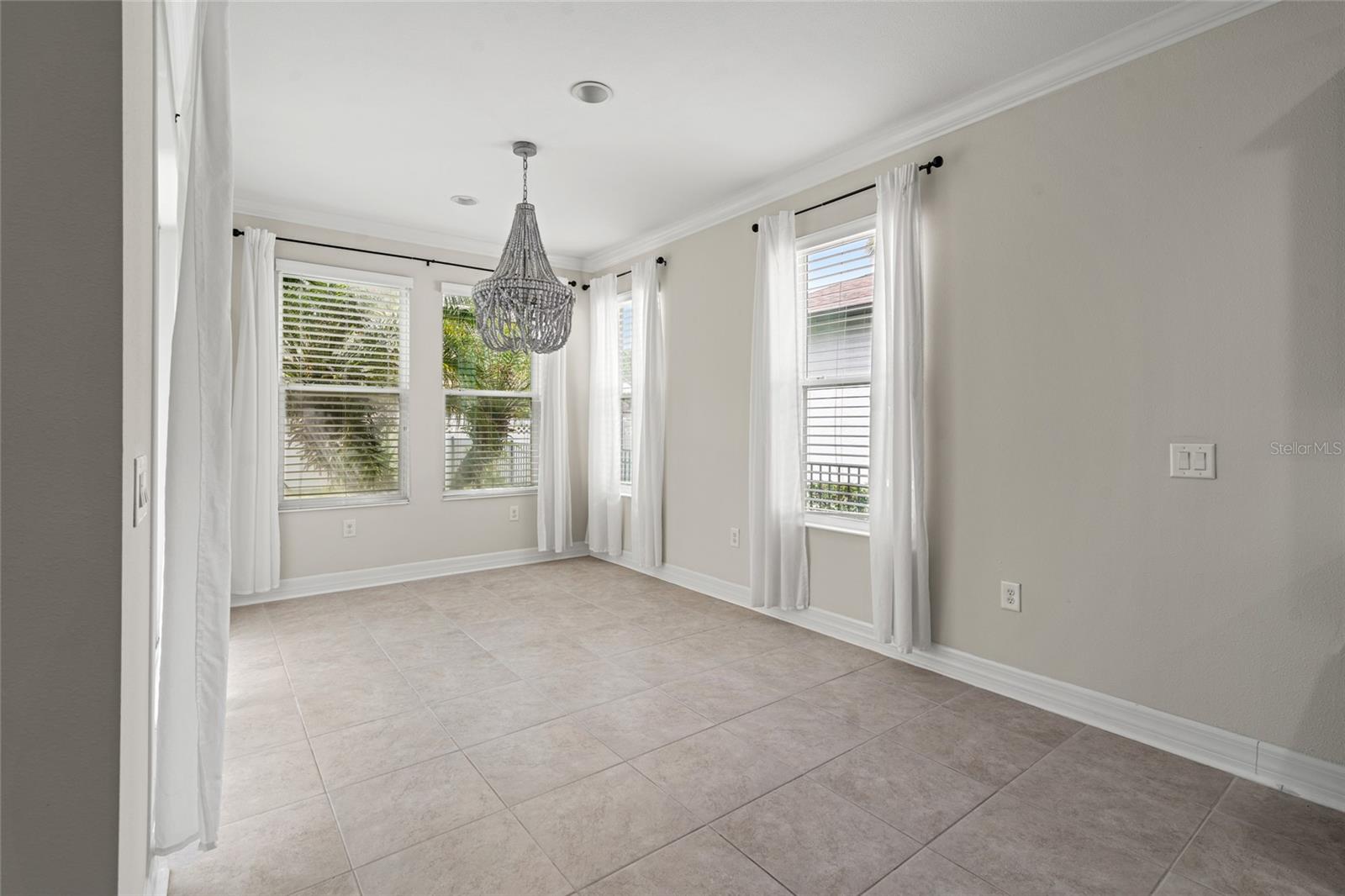 Listing photo id 4 for 4522 Scarlet Loop