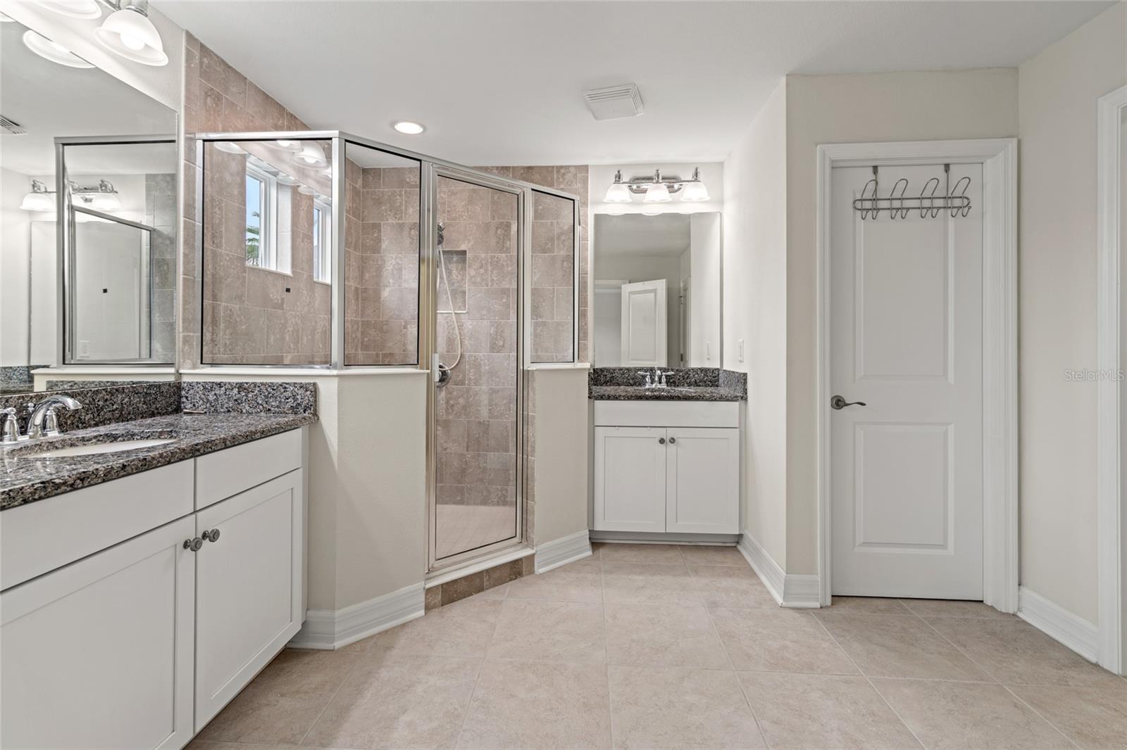 Listing photo id 6 for 4522 Scarlet Loop