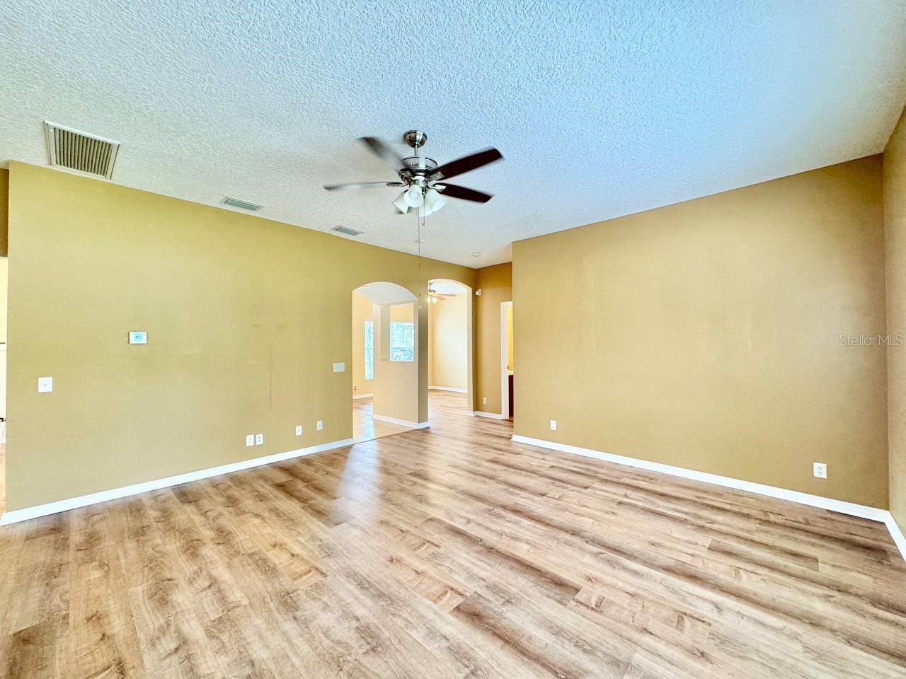 Image 14 of 51 For 884 Addison Drive Ne