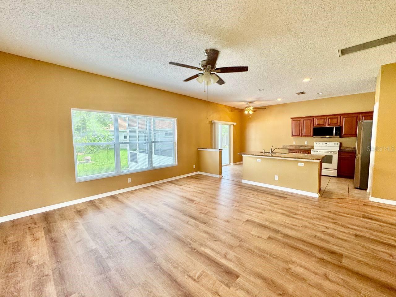 Image 15 of 51 For 884 Addison Drive Ne