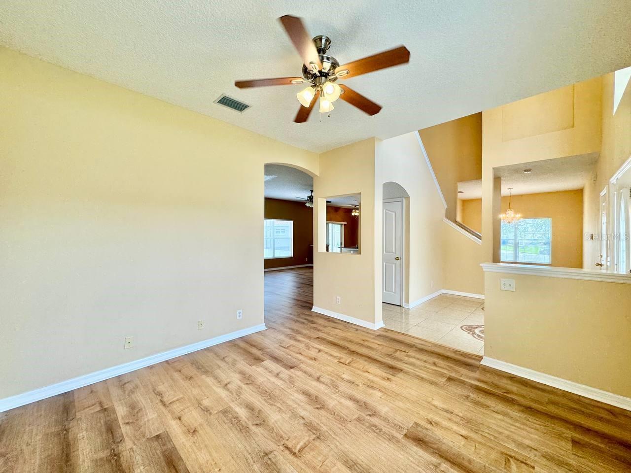 Image 17 of 51 For 884 Addison Drive Ne