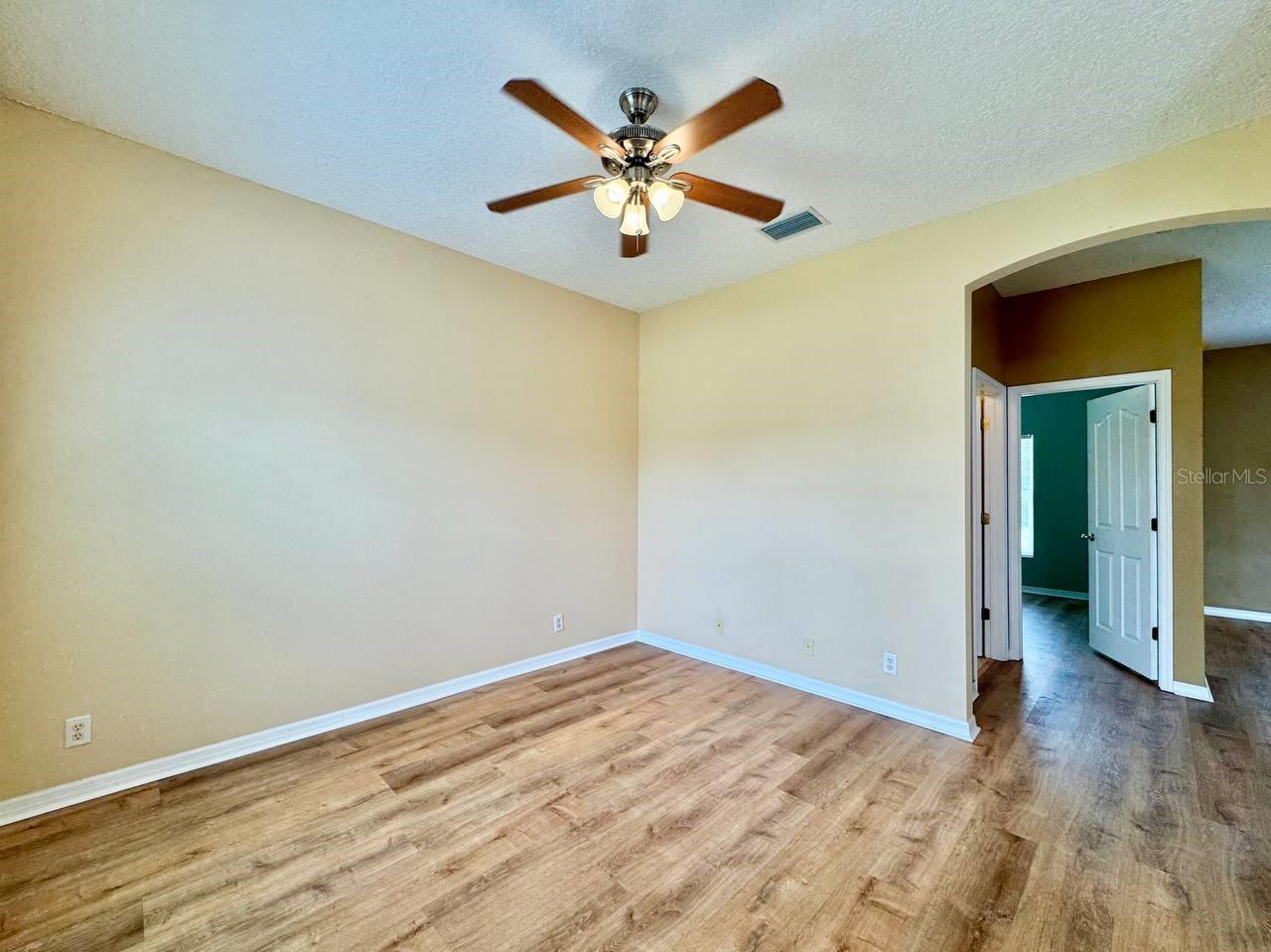 Image 18 of 51 For 884 Addison Drive Ne