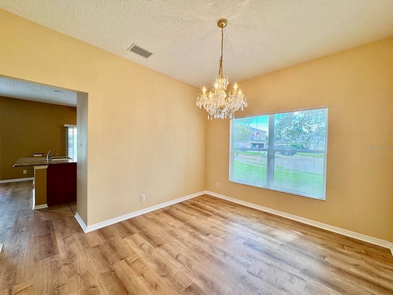 Image 4 of 51 For 884 Addison Drive Ne