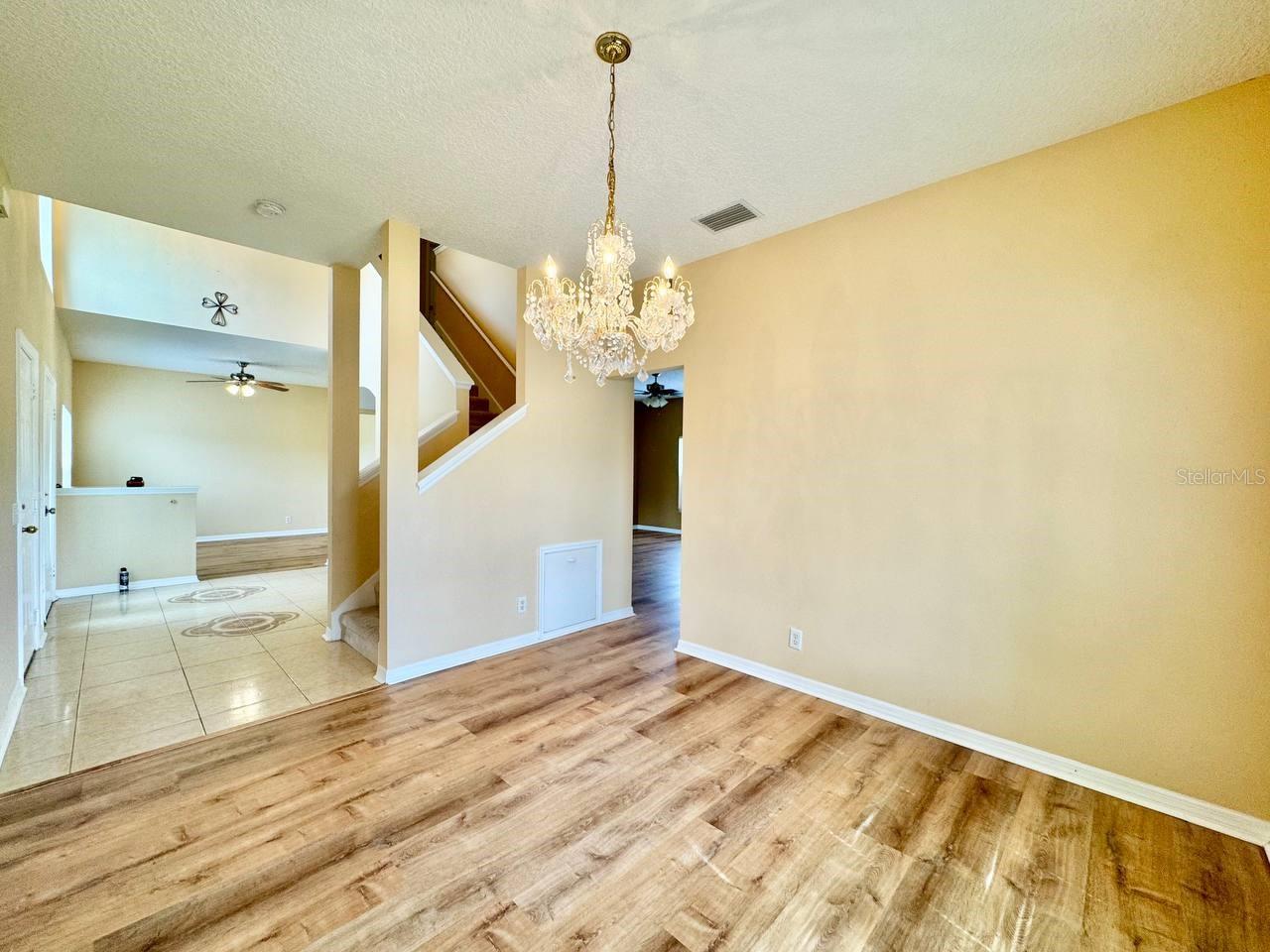 Image 5 of 51 For 884 Addison Drive Ne