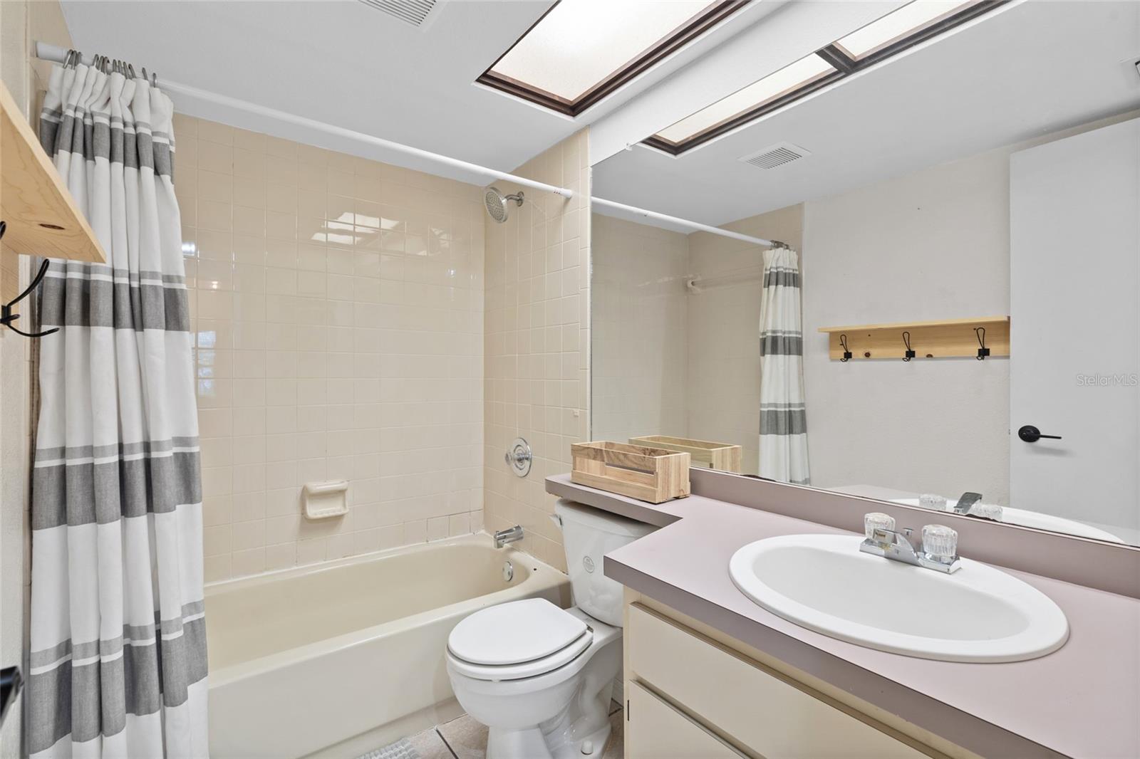Image 11 of 21 For 4405 Fair Oaks Avenue 9
