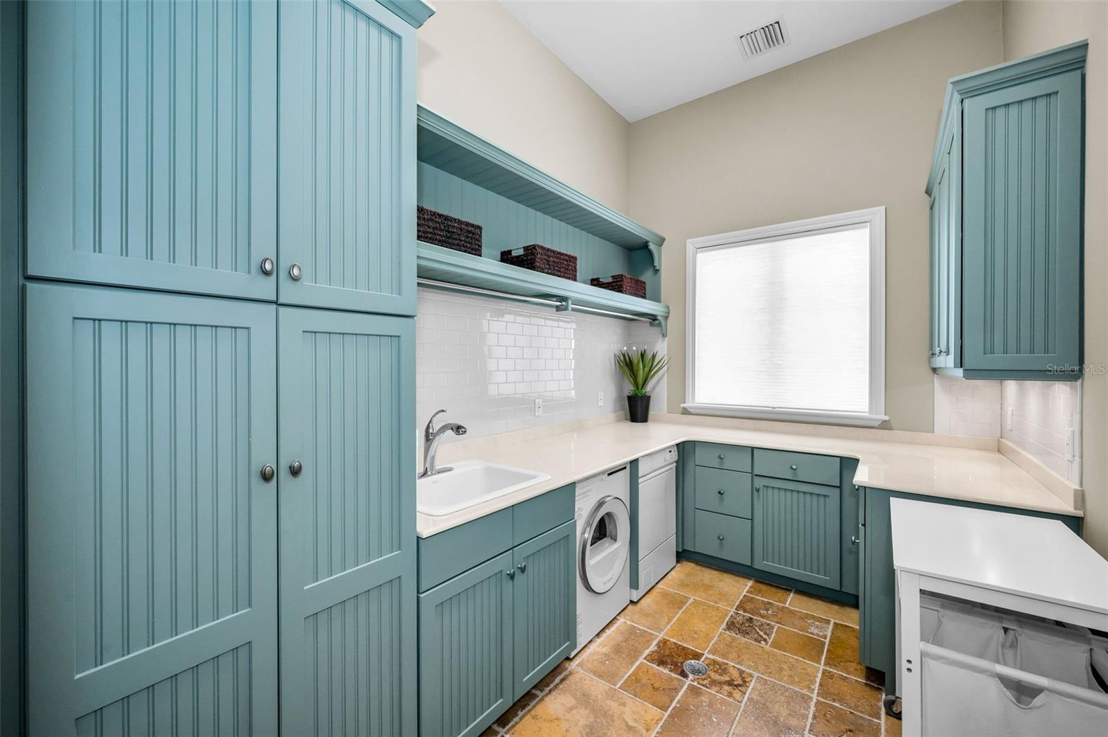 Image 34 of 97 For 801 Brightwaters Boulevard Ne