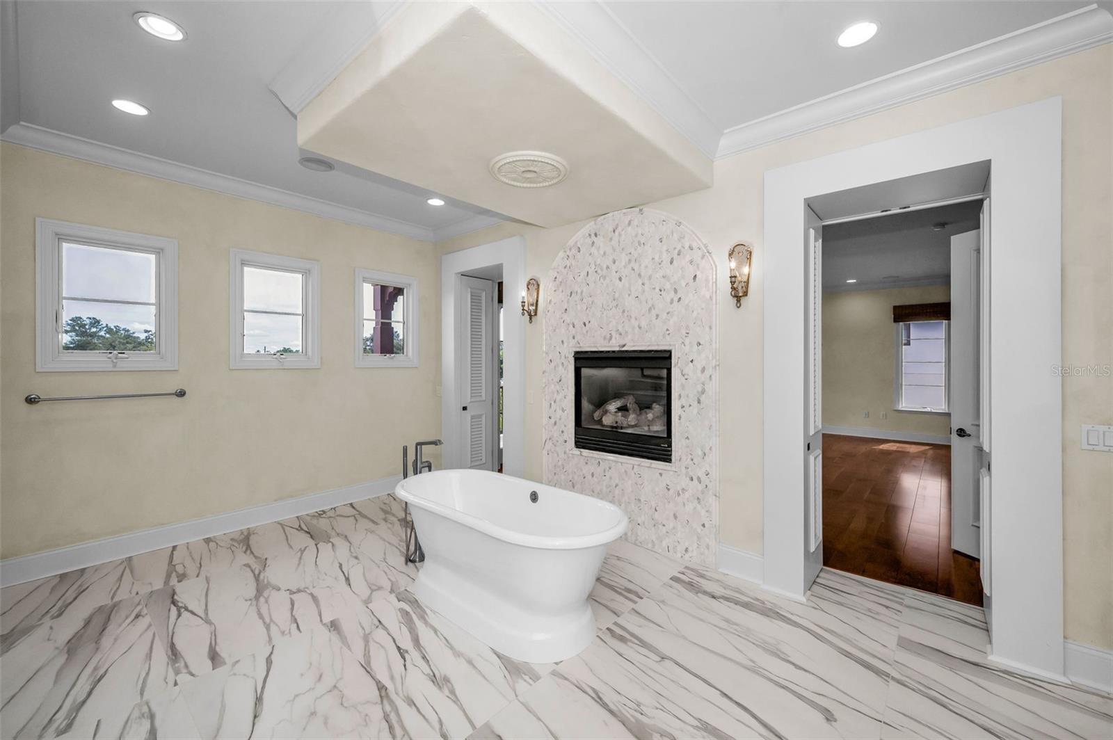 Image 52 of 97 For 801 Brightwaters Boulevard Ne