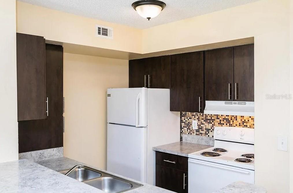 Image 10 of 16 For 409 Fountainhead Circle