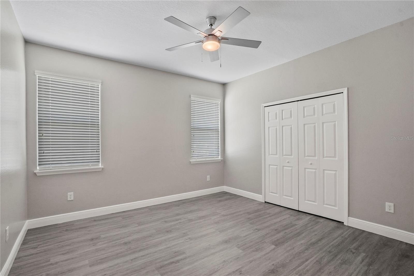 Listing photo id 11 for 2930 Chestnut Street