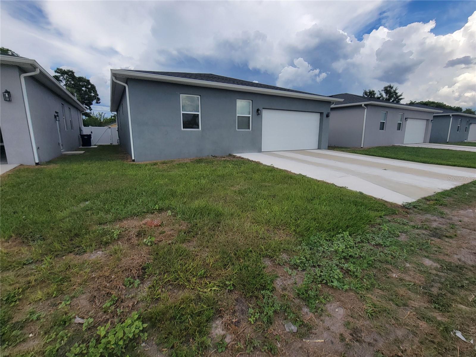 Listing photo id 17 for 2930 Chestnut Street