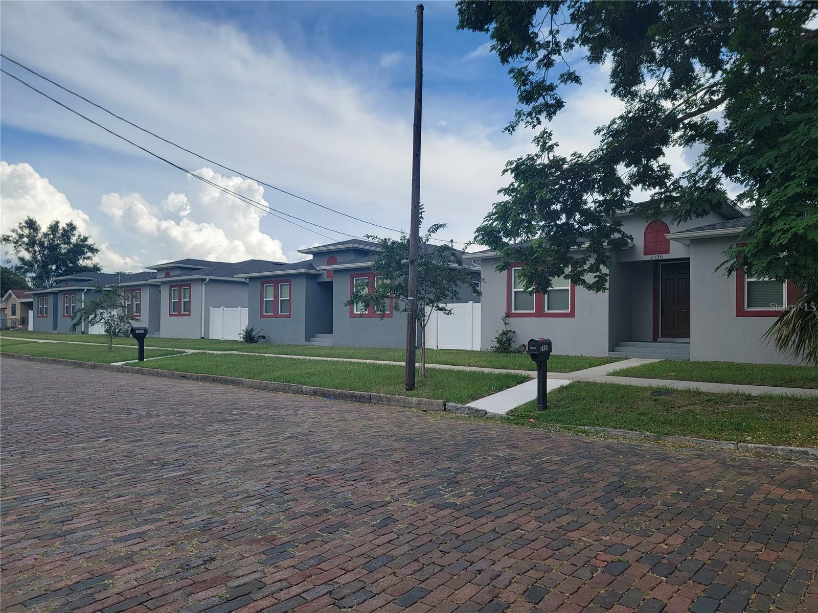Listing photo id 0 for 2930 Chestnut Street