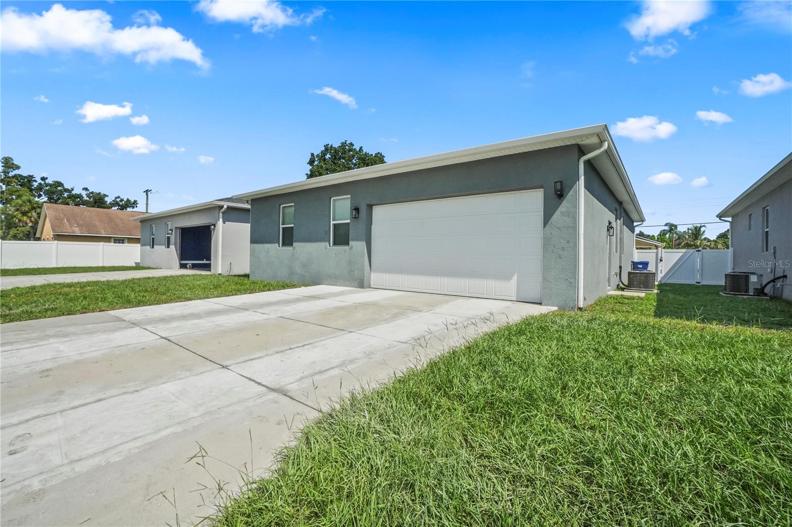 Listing photo id 20 for 2930 Chestnut Street