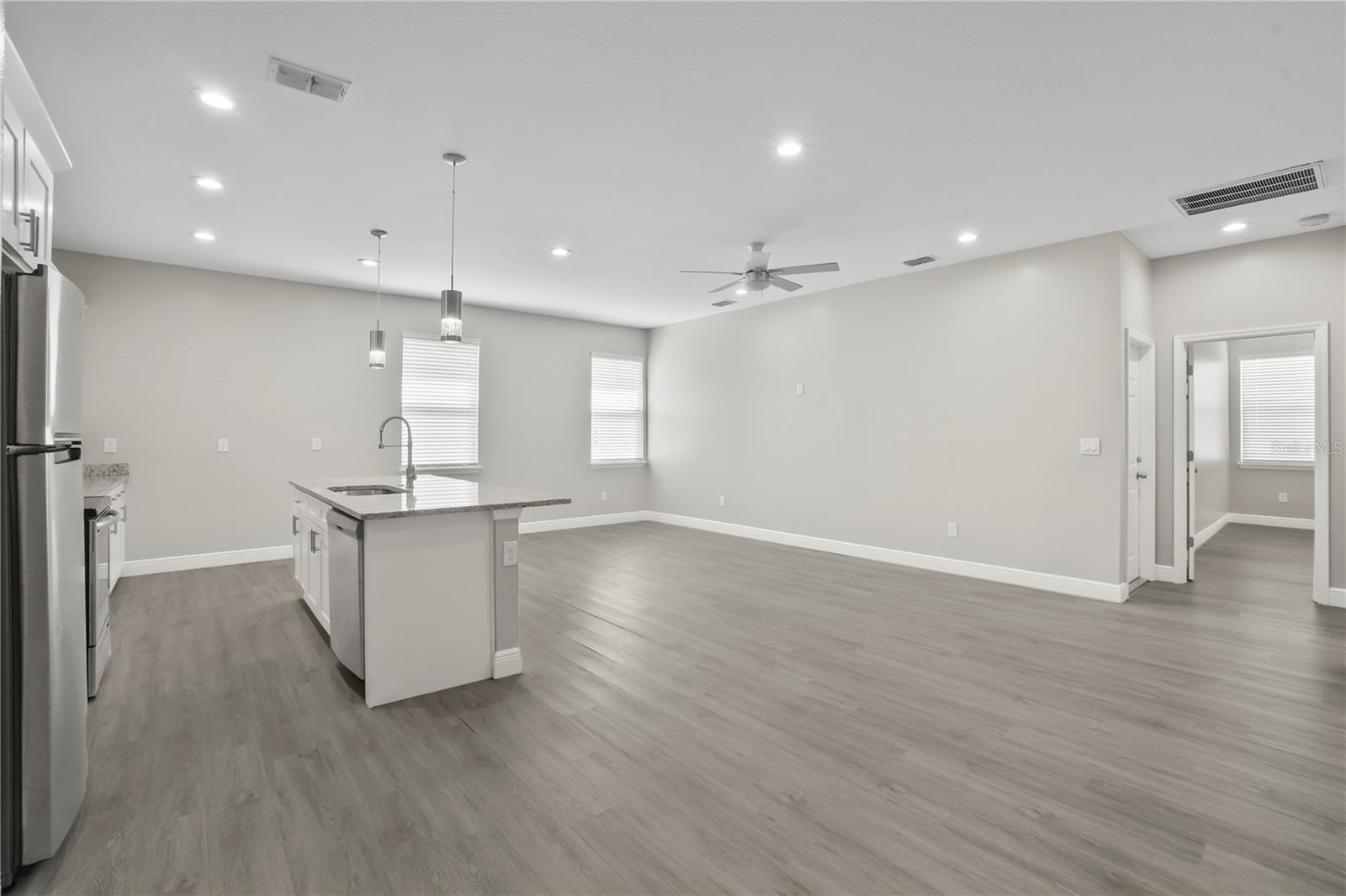 Listing photo id 1 for 2930 Chestnut Street