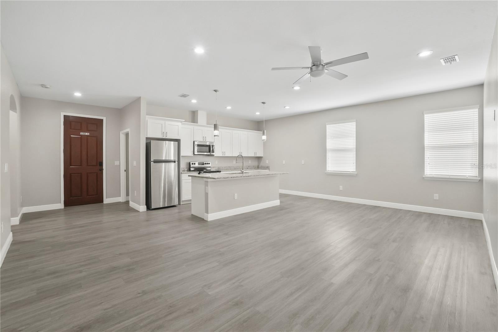 Listing photo id 4 for 2930 Chestnut Street