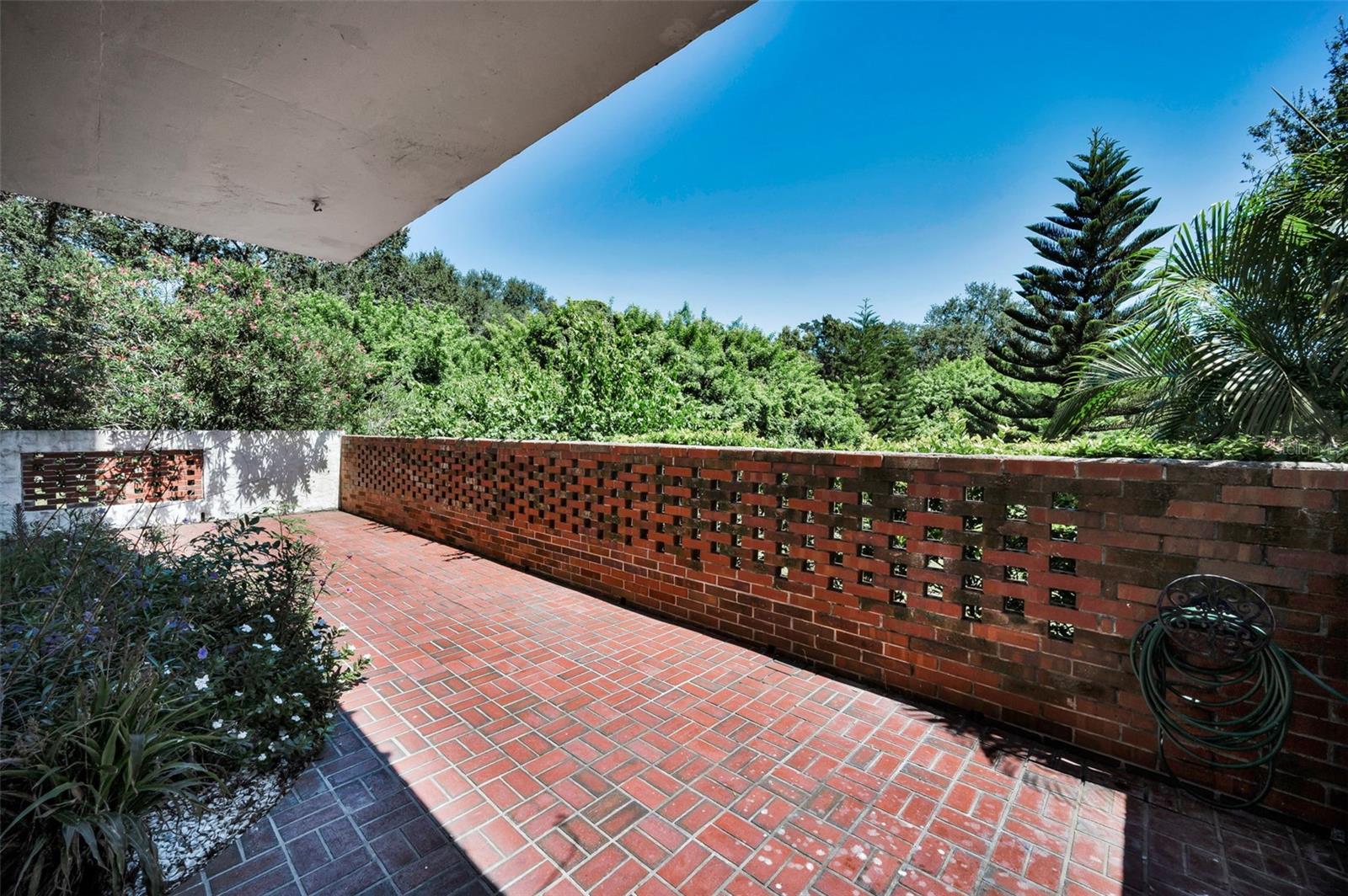 Image 22 of 34 For 2699 Seville Boulevard 105