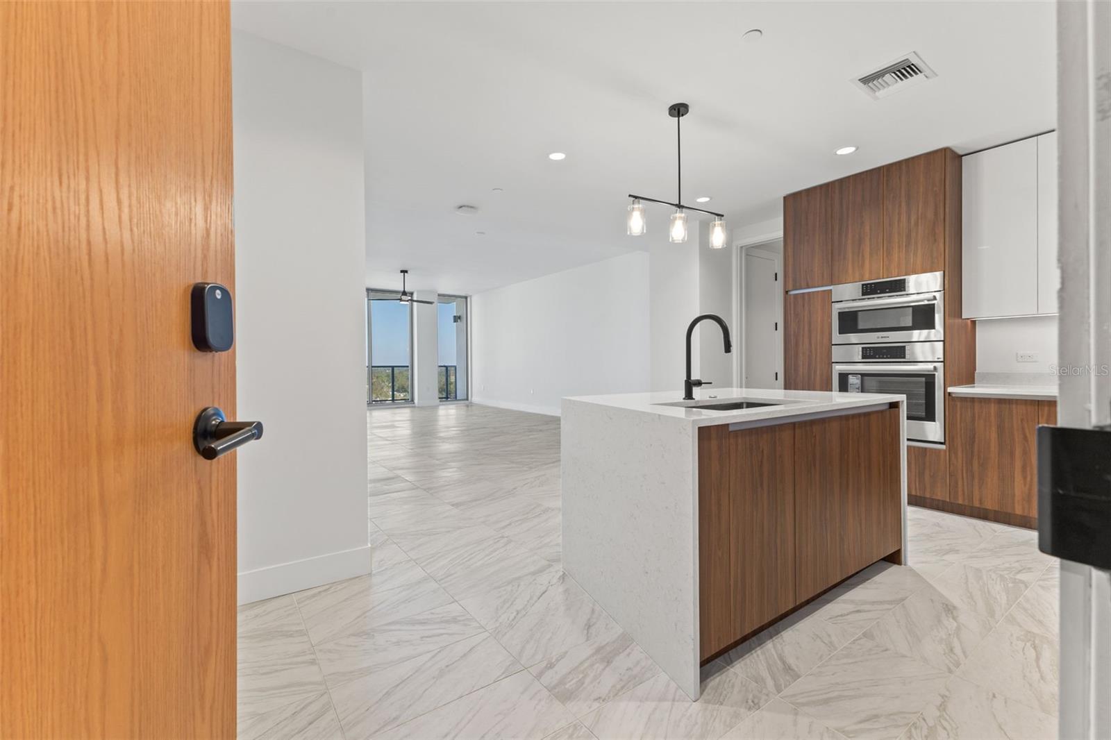 Image 5 of 70 For 777 3rd Avenue N 1001