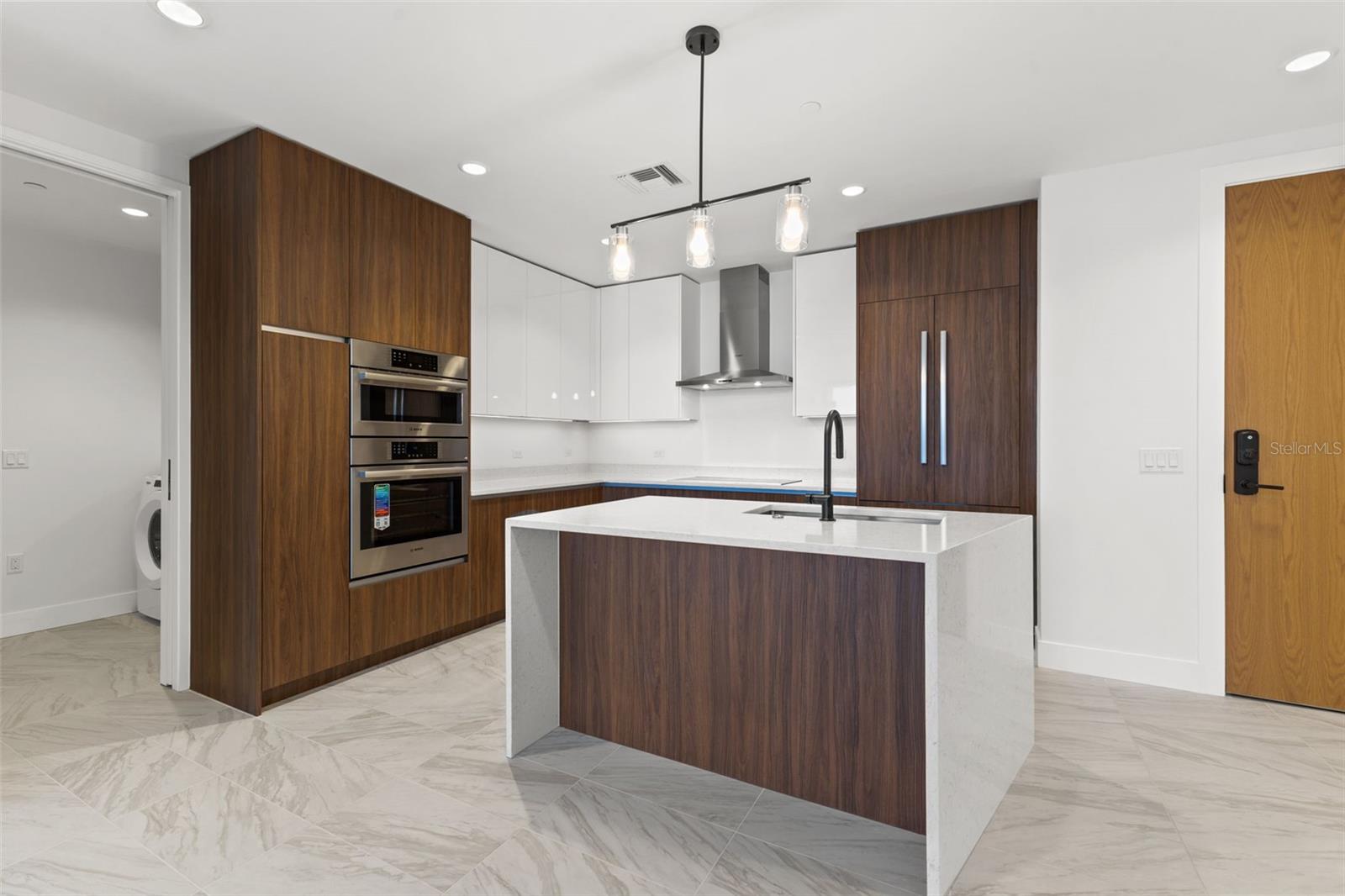 Image 6 of 70 For 777 3rd Avenue N 1001