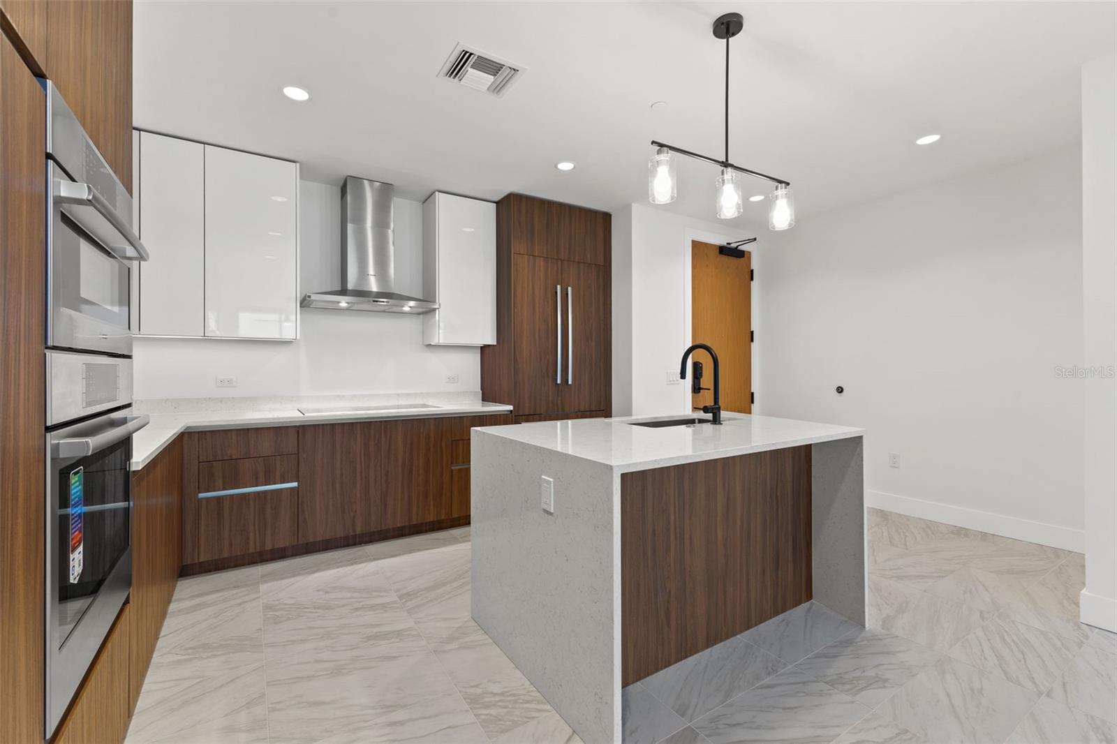 Image 9 of 70 For 777 3rd Avenue N 1001