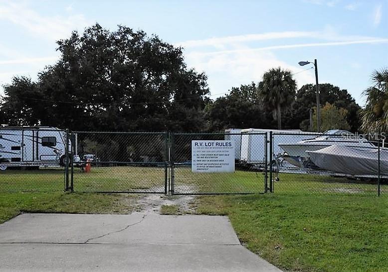 Image 25 of 25 For 3807 N Oak Dr  D42