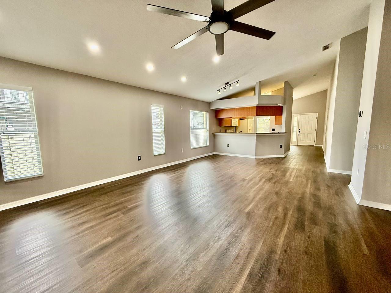 Image 11 of 30 For 6959 Manhattan Avenue