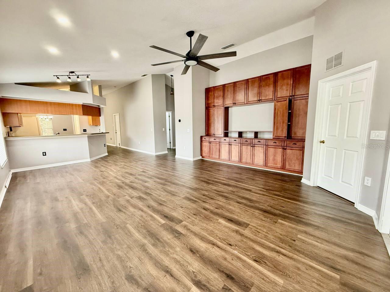 Image 12 of 30 For 6959 Manhattan Avenue