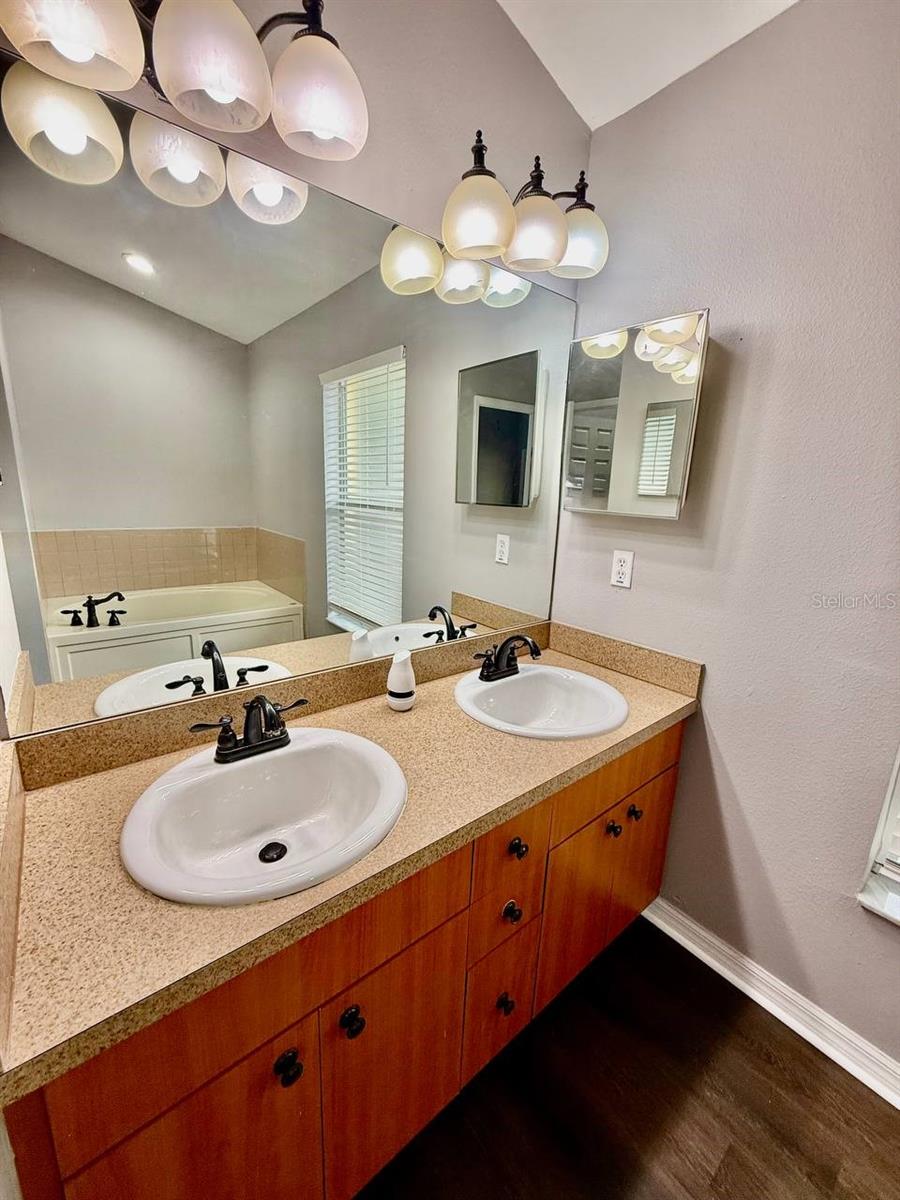 Image 17 of 30 For 6959 Manhattan Avenue