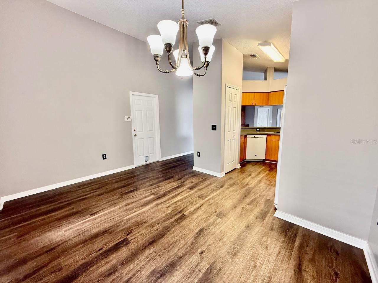 Image 4 of 30 For 6959 Manhattan Avenue