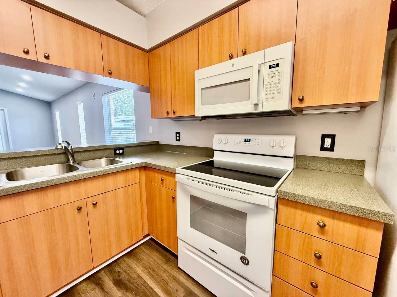 Image 8 of 30 For 6959 Manhattan Avenue