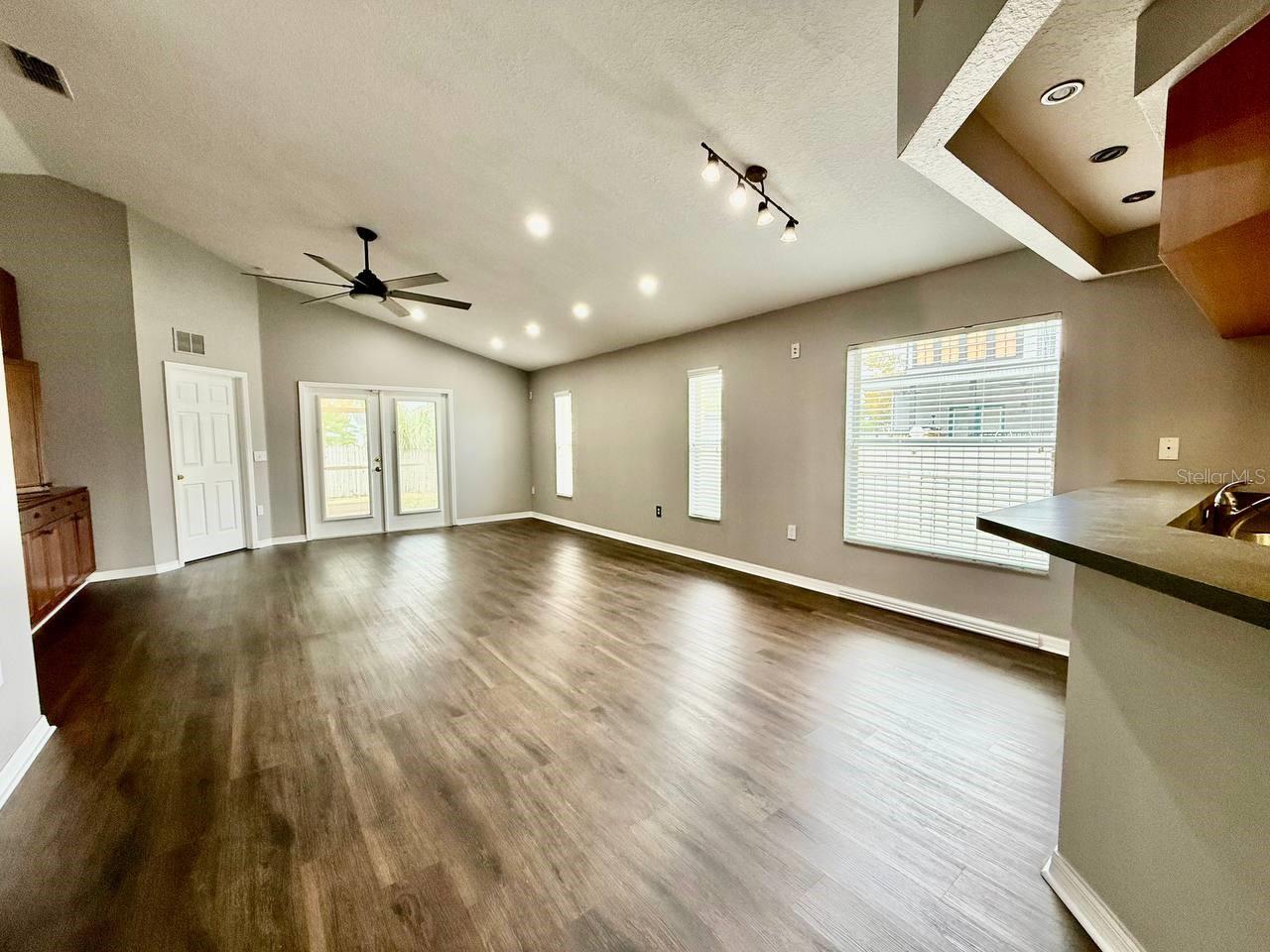 Image 9 of 30 For 6959 Manhattan Avenue