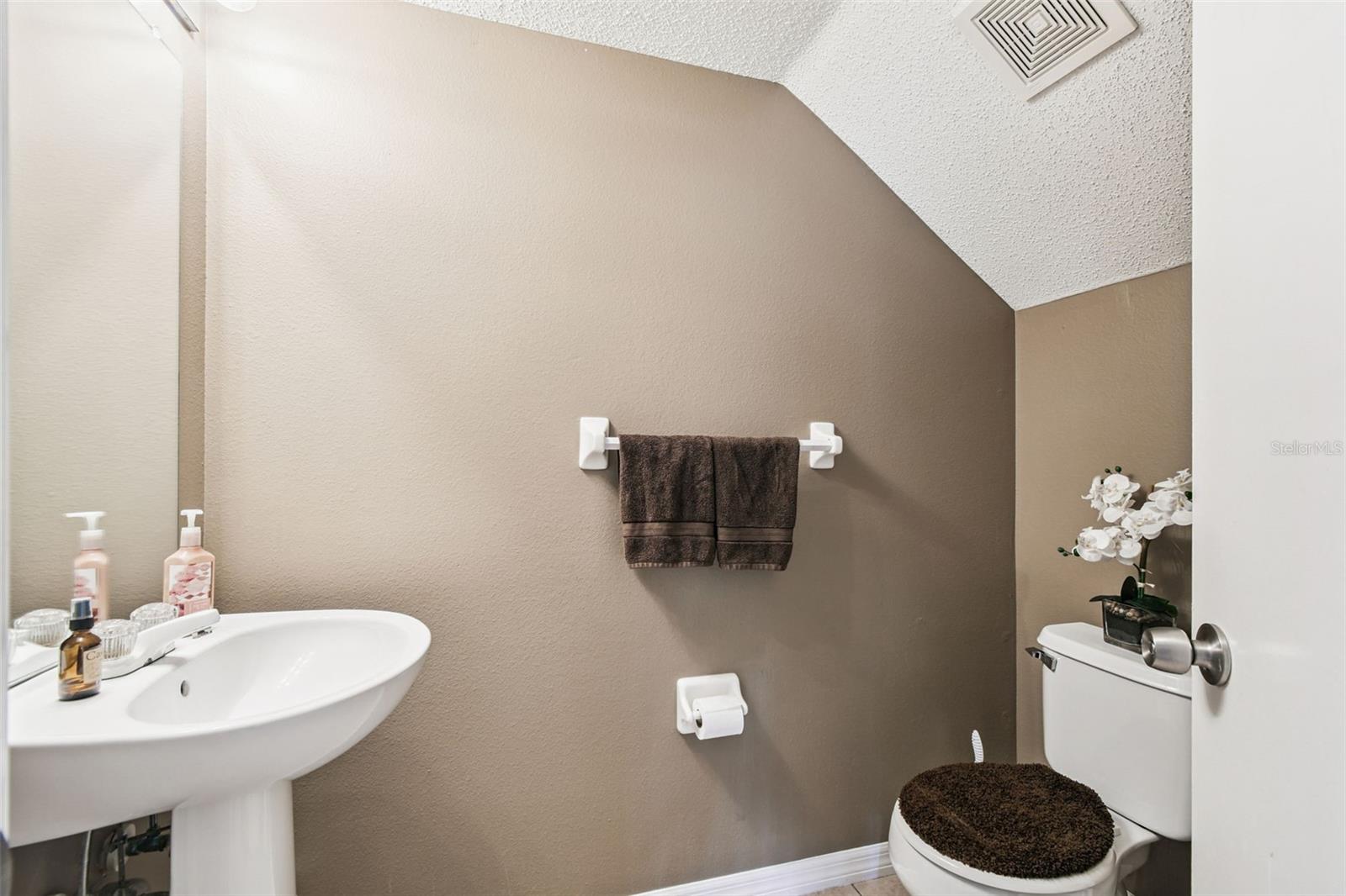 Image 14 of 44 For 640 Kensington Lake Circle