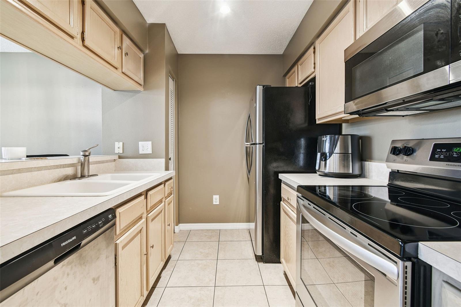 Image 20 of 44 For 640 Kensington Lake Circle