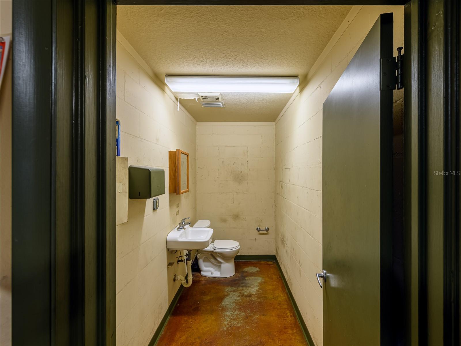 Image 31 of 37 For 4313 South Avenue