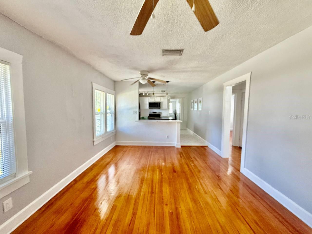 Image 11 of 38 For 2120 46th Avenue N