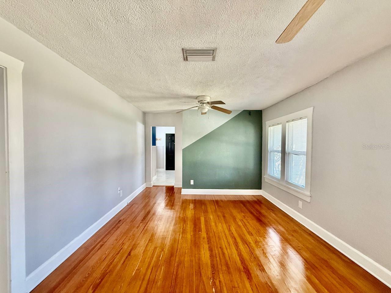 Image 12 of 38 For 2120 46th Avenue N