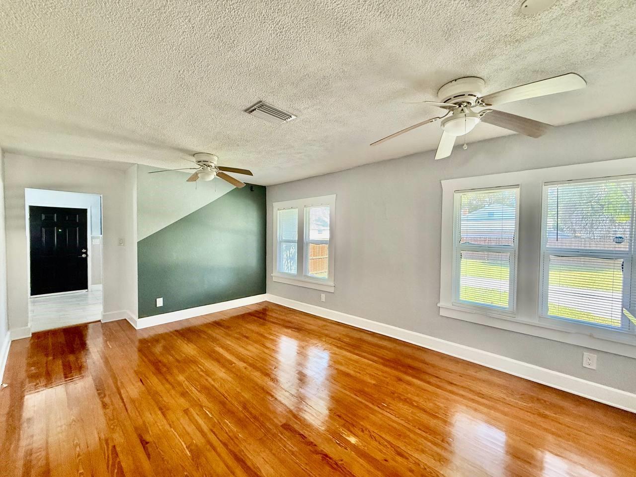 Image 13 of 38 For 2120 46th Avenue N