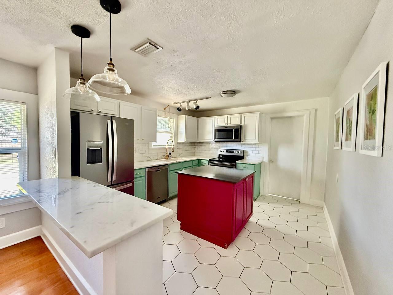 Image 14 of 38 For 2120 46th Avenue N