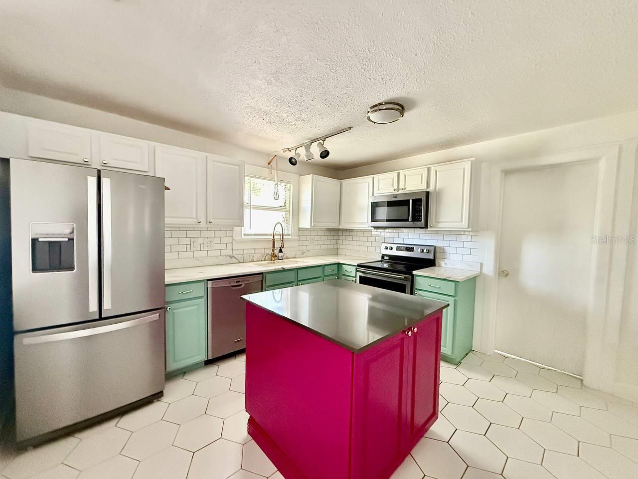 Image 15 of 38 For 2120 46th Avenue N