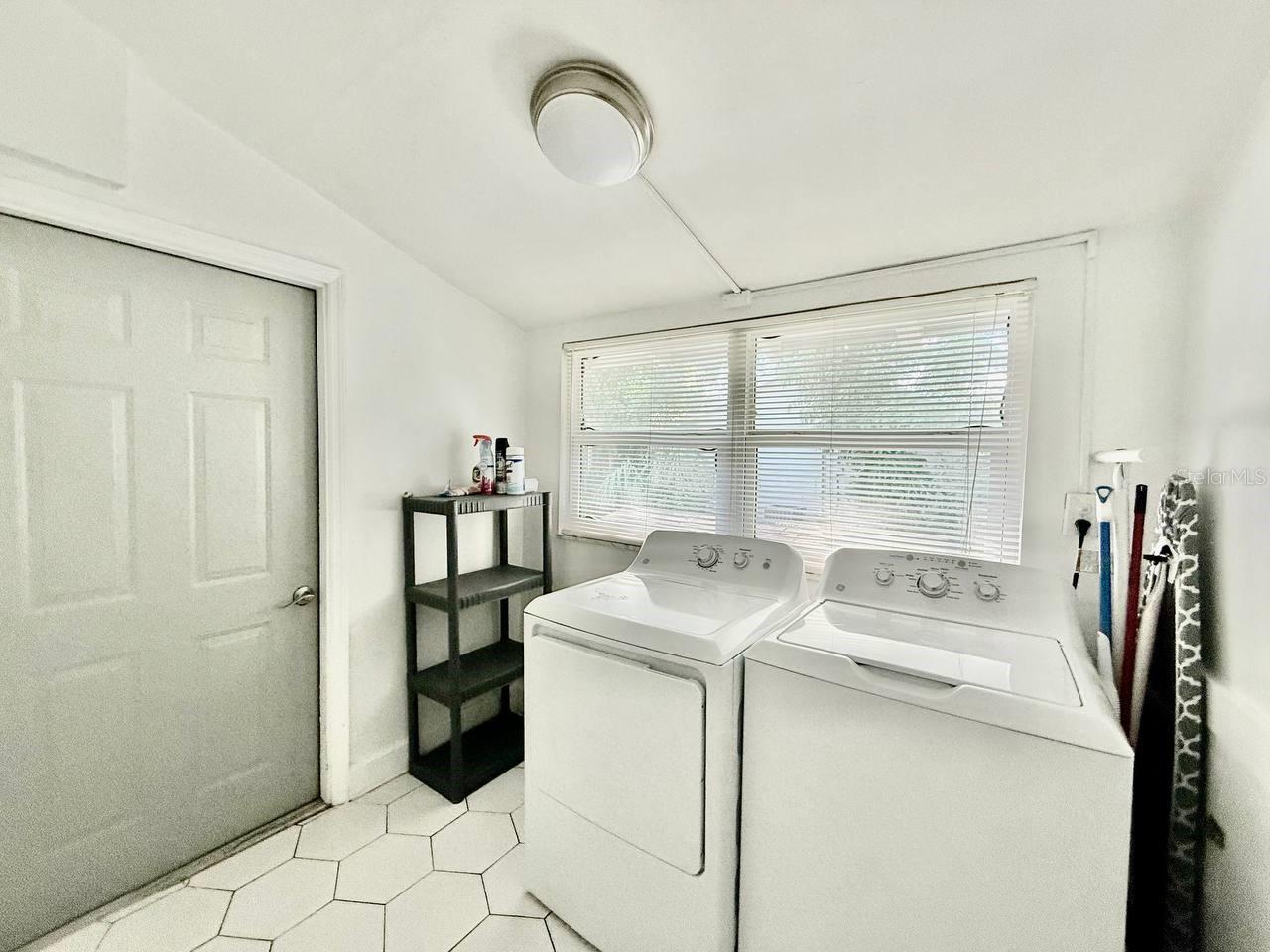 Image 20 of 38 For 2120 46th Avenue N