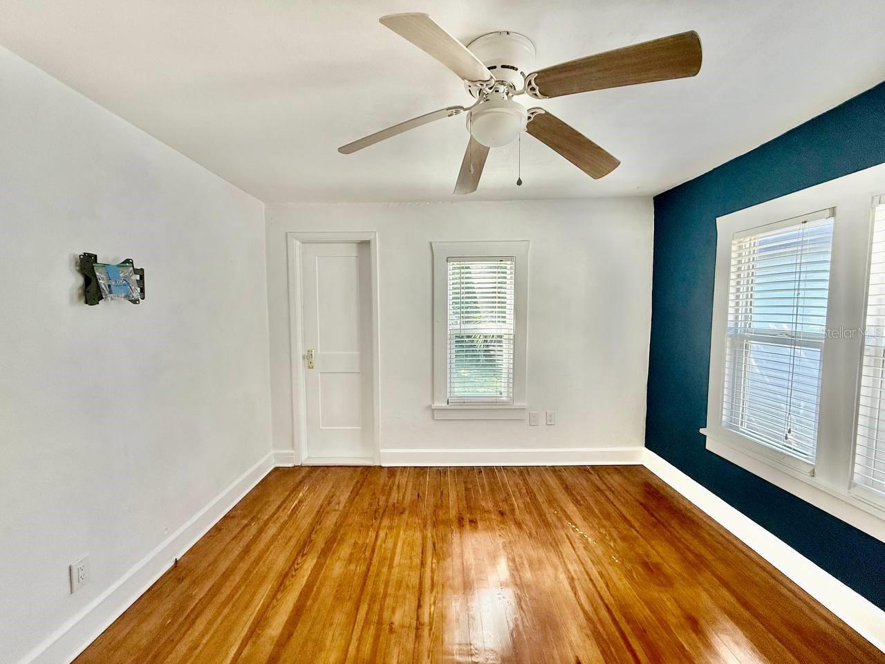 Image 21 of 38 For 2120 46th Avenue N