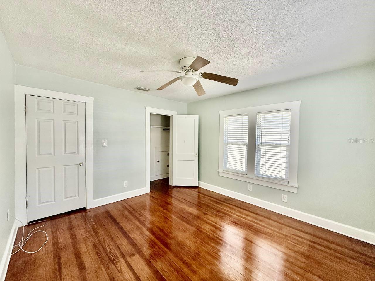 Image 27 of 38 For 2120 46th Avenue N