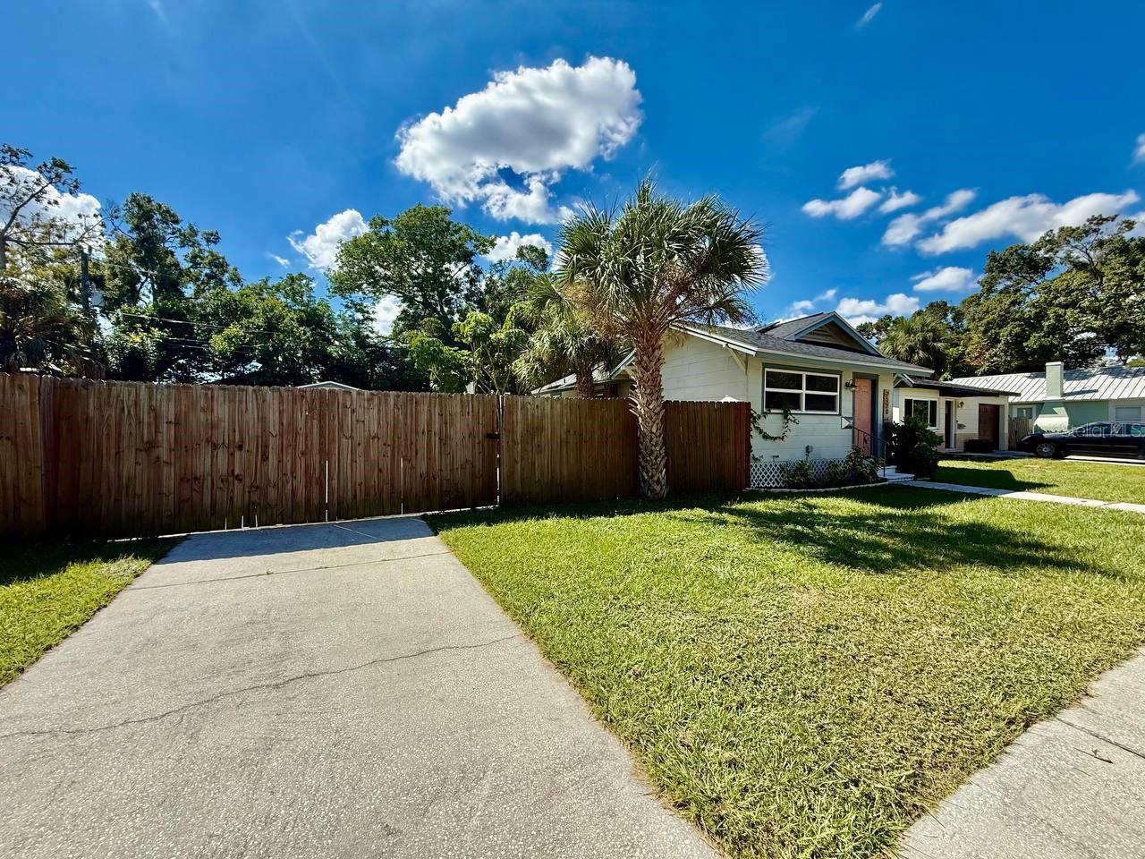 Image 4 of 38 For 2120 46th Avenue N