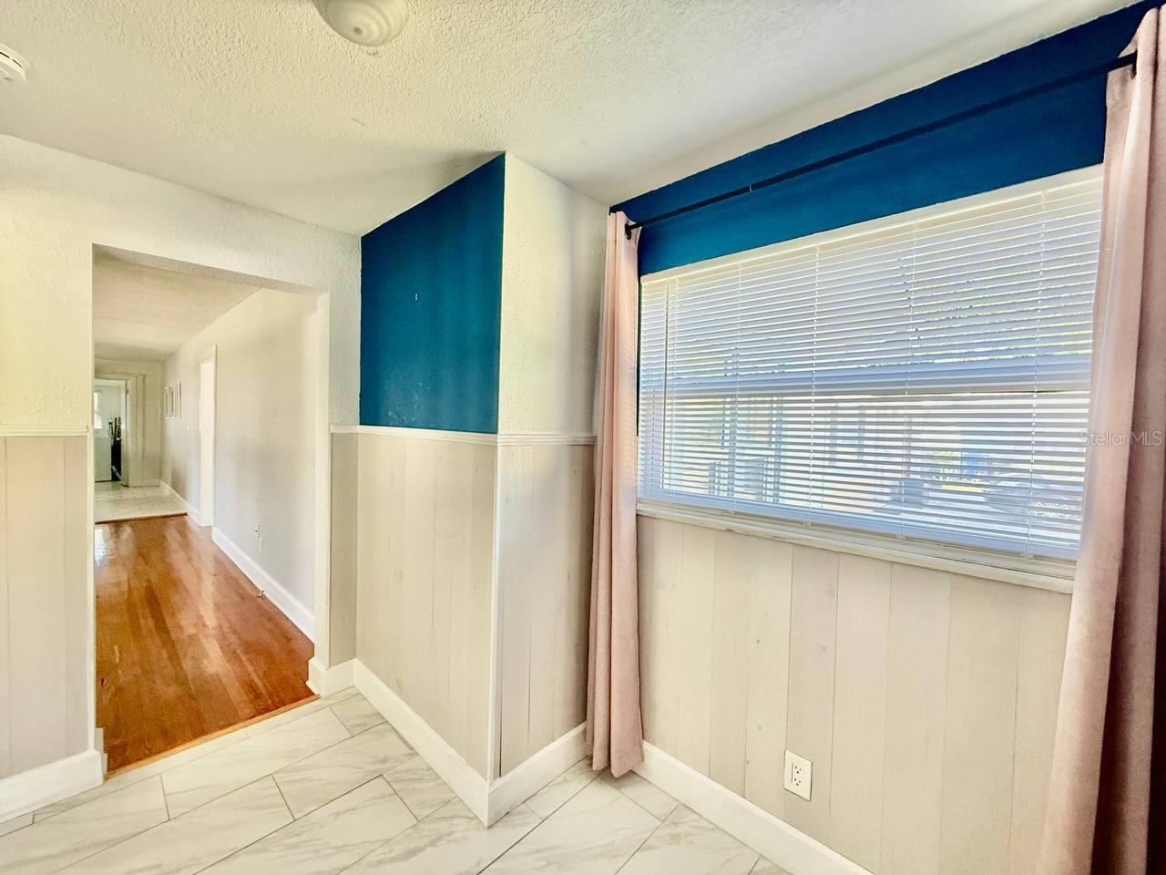 Image 5 of 38 For 2120 46th Avenue N
