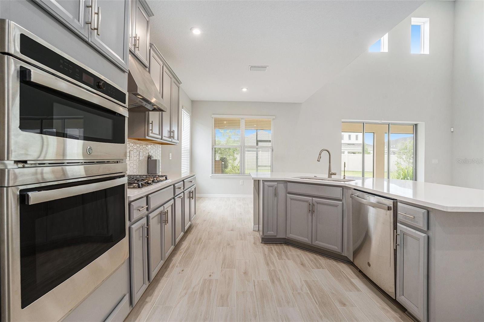 Image 6 of 25 For 13662 Stansil Avenue