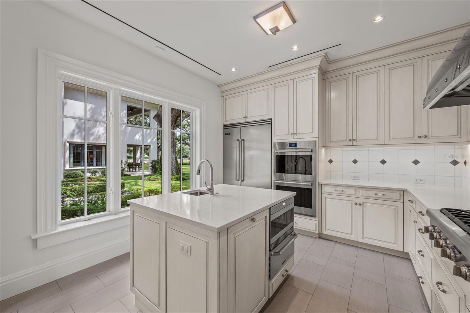 Image 16 of 48 For 914 Golf View Street